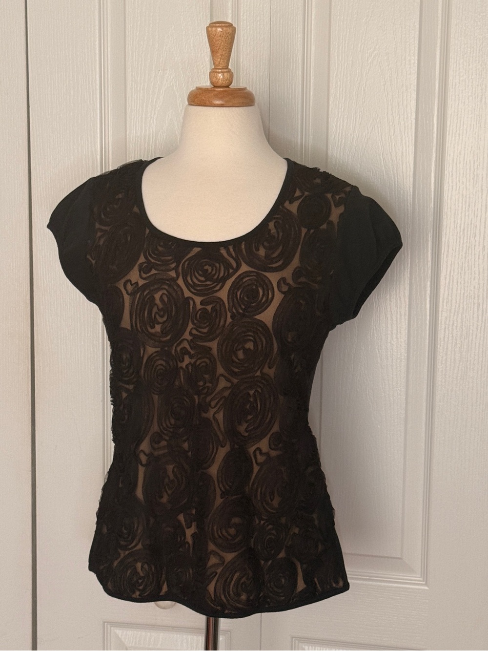 J. Peterman Black Floral Mesh Short-Sleeve Top Large